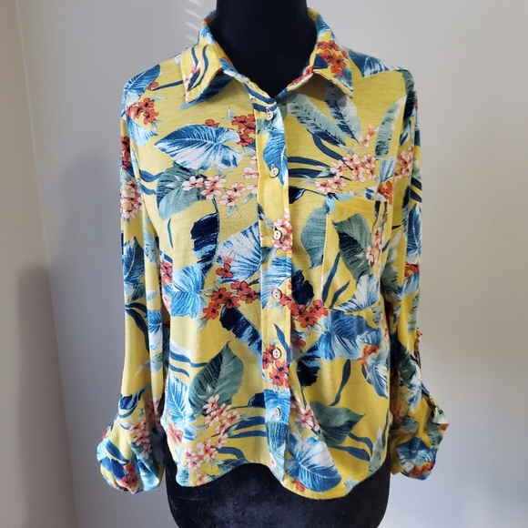 Flowery Shirt . - Picture 5 of 5